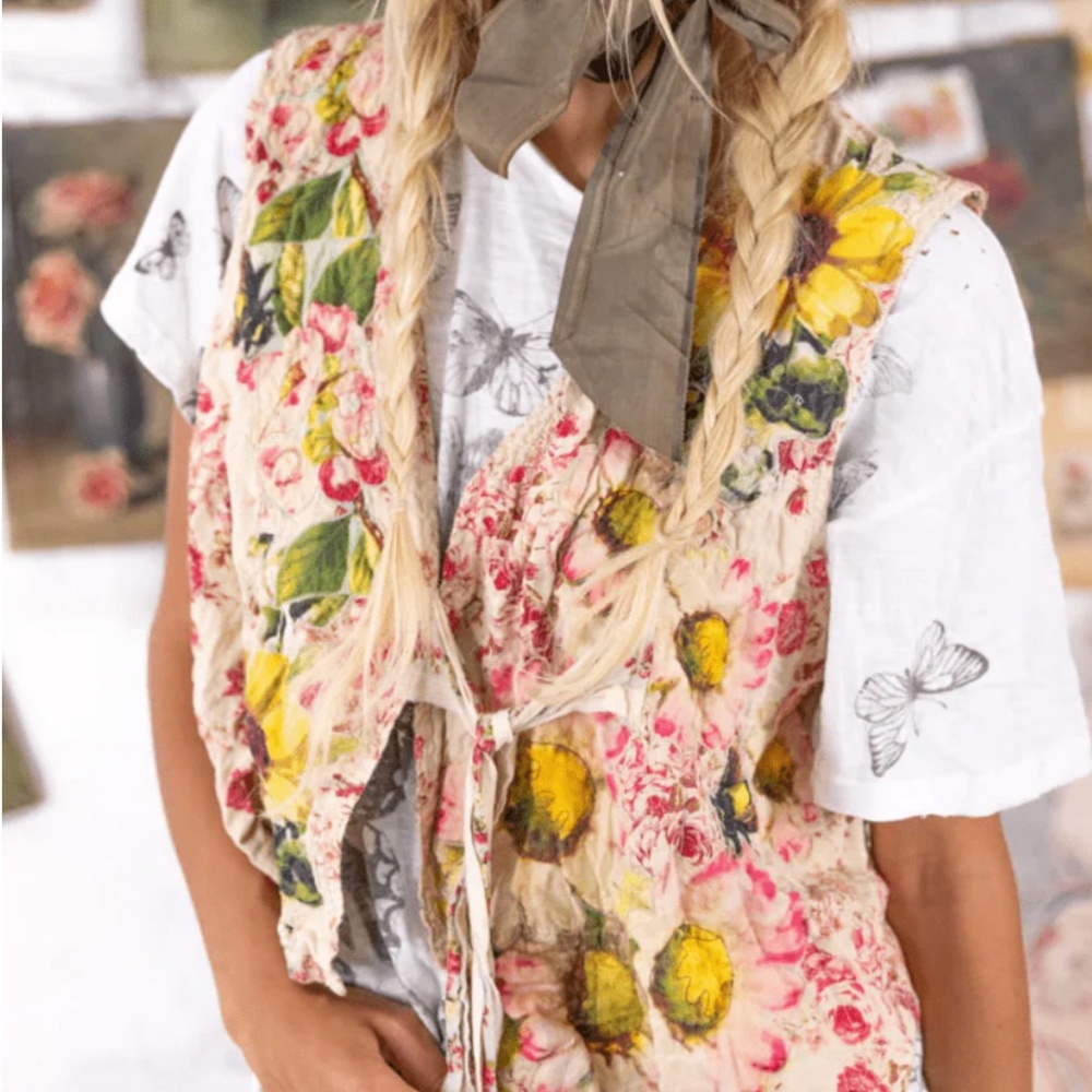 Magnolia Pearl Women's Applique Nikha Vest  ~REVERSIBLE